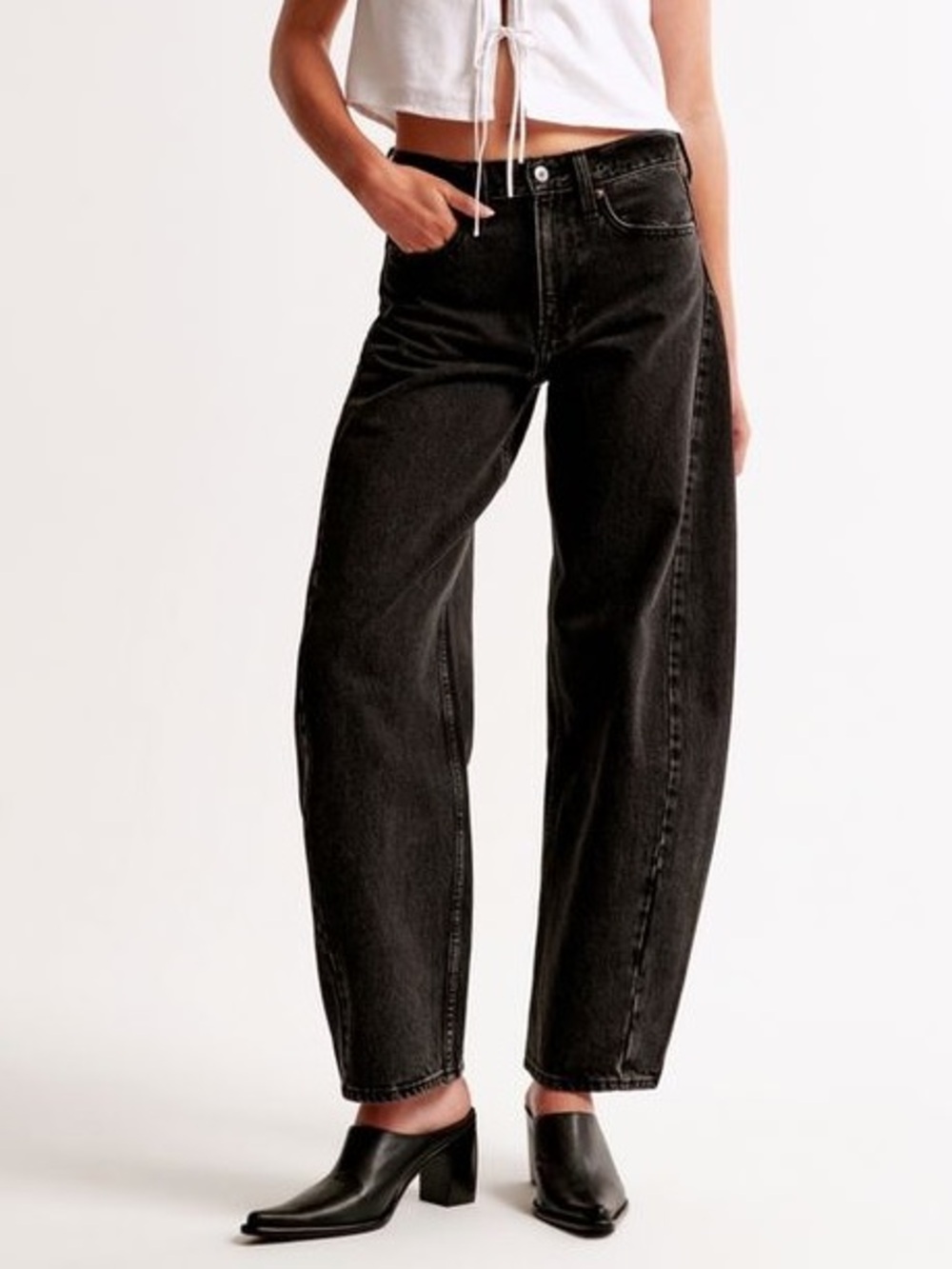 Abercrombie & Fitch Mid Rise Barrel Jeans